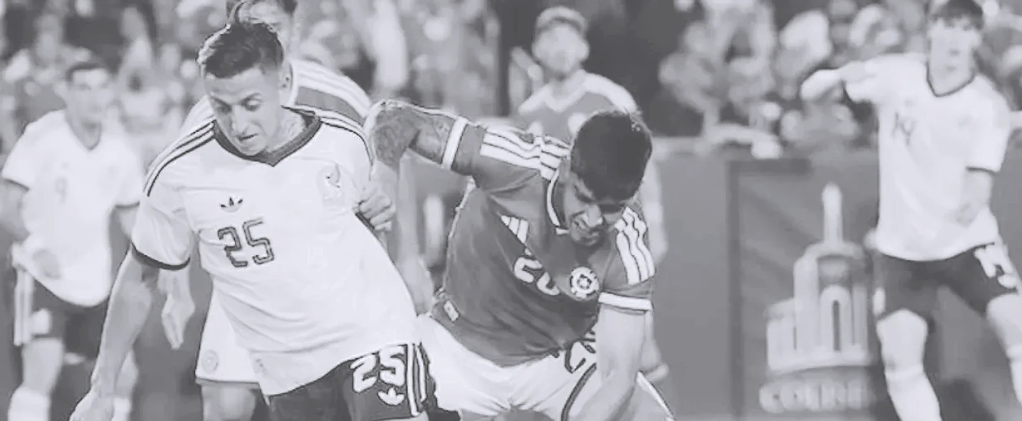 Imagen de portada del partido en que Chile venció 2-0 a México en Los Ángeles al cierre de la primera gira de Márquez